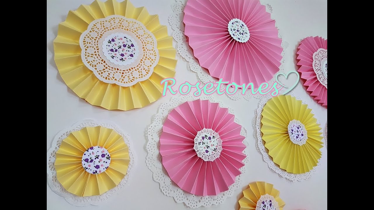 Rosetones de cartulina y Blondas/ Flowers cardboard, paper doilies