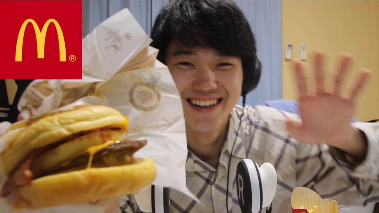 【ASMR】深夜に月見バーガーをほおばる　マクドナルド濃厚とろ～り月見　Eat a moon-viewing burger at midnight 【咀嚼音】【MacDonald】【SUB】