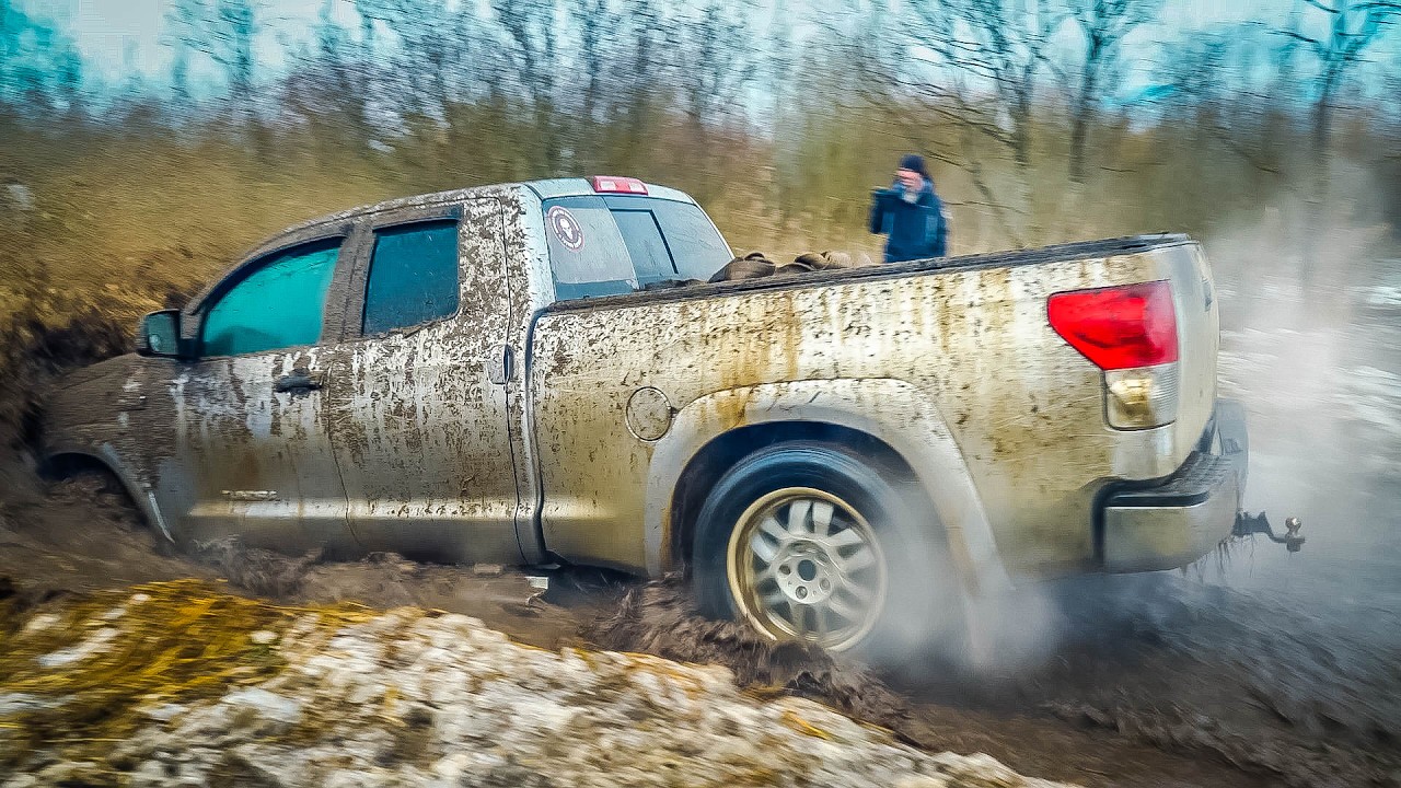 ПСИХИ на ГРУЗОВИКАХ против RANGE ROVER и TOYOTA TUNDRA на бездорожье