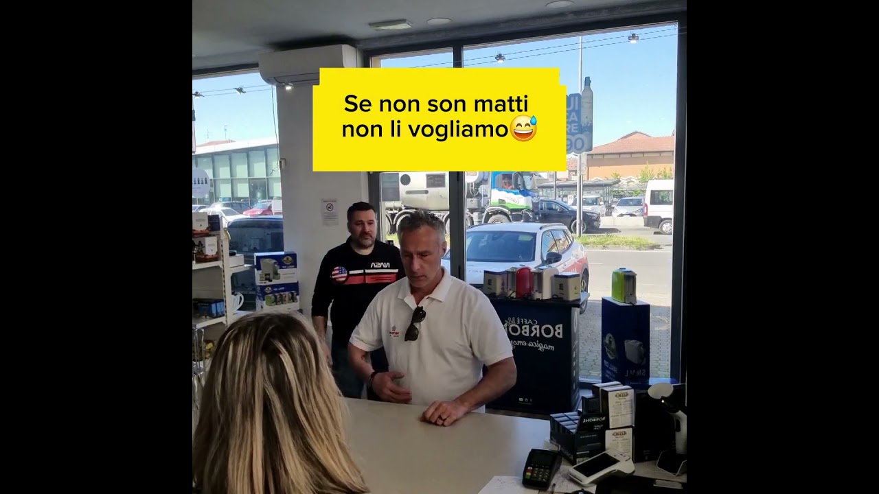 Son pi&ugrave; matti i clienti o il capo? #clienti #negozio #caffe #piacenza