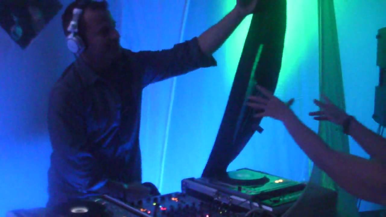 wwwAnandaProcom_ DJ Scenator_ Chillin Out in Track 2