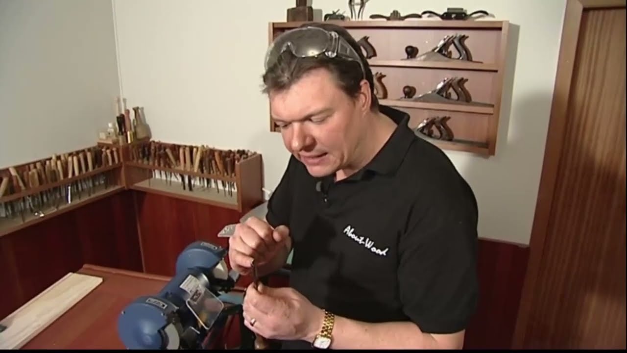 Learn how to sharpen and maintain your carving tools