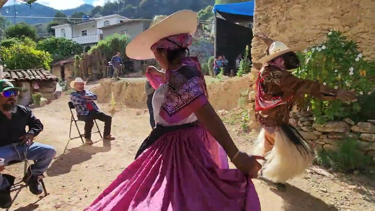 Danzando en Santa Catarina Noltepec. #losamigos #porlatradicionyelgusto #somosjuxtlahuaca 