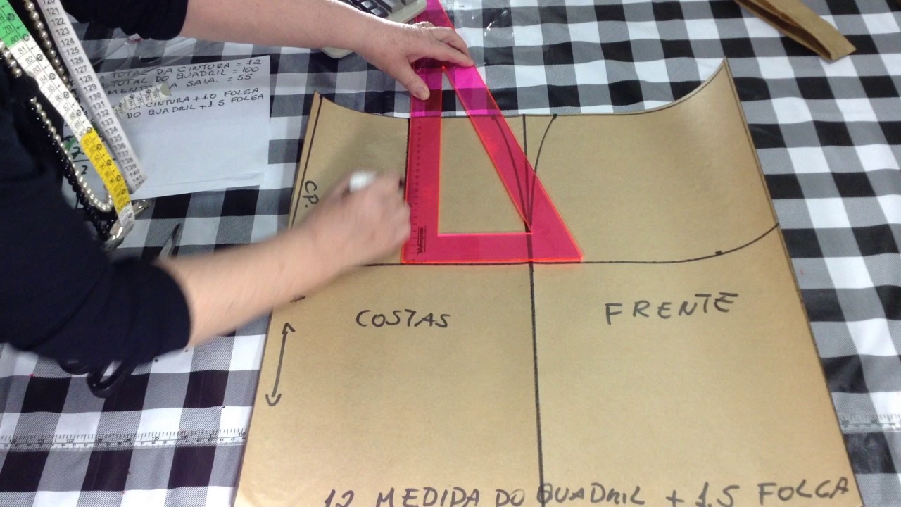MODELAGEM DA SAIA BASE SUPER PRÁTICA  E RÁPIDA COM O CORTE NO TECIDO. (Use suas medidas)