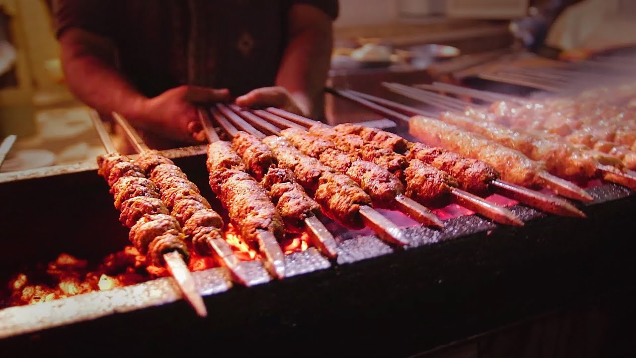 The Craziest FOOD STREET in Karachi? | Husseinabad