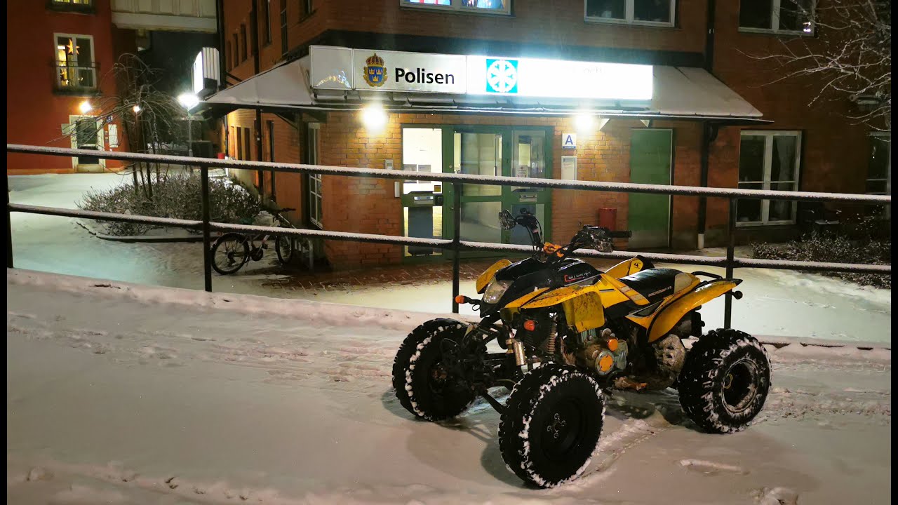Sladdar utanf&ouml;r Polisen med Fyrhjuling!