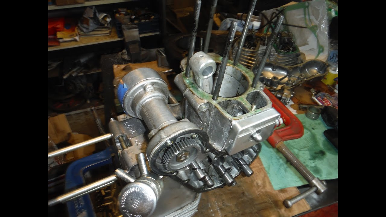Royal Enfield Bullet 500. 5 Crank and bottom end rebuild discussed.