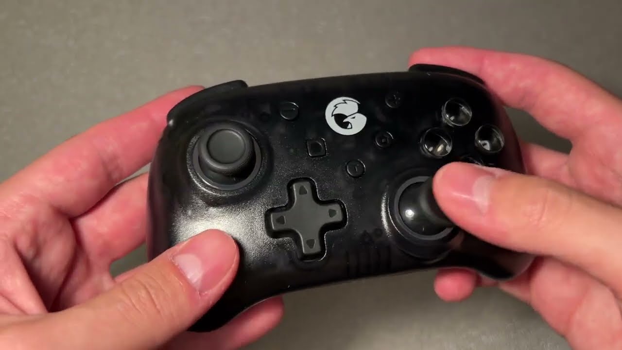 Демонстрация внешнего вида геймпада GameSir T4 Mini и его комплектация