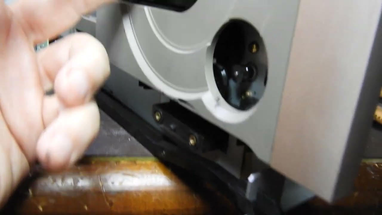 Esoteric P-500 Transport. How to get the stuck tray out if all belts are totally perished.