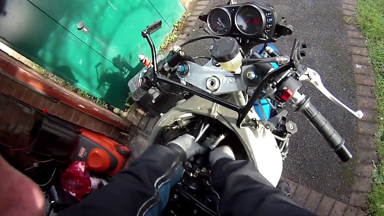 ZX9R servicing.