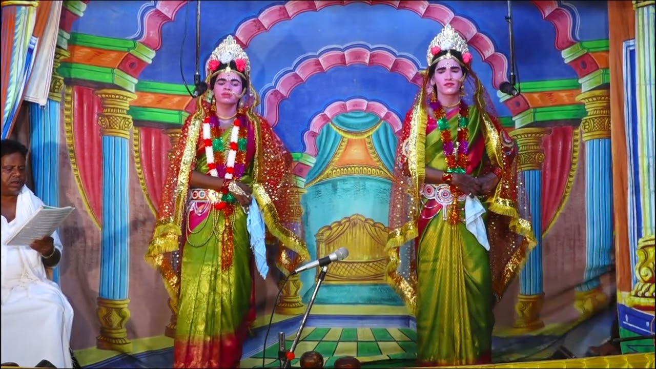 శ్రీ వీర బ్రహ్మo గారి వీధి నాటకంలో గోవిందమ్మ చెలికత్తెలుఆటలాడుట గ్రా & మం. మద్దూర్ జిల్లా; నారాయణపేట