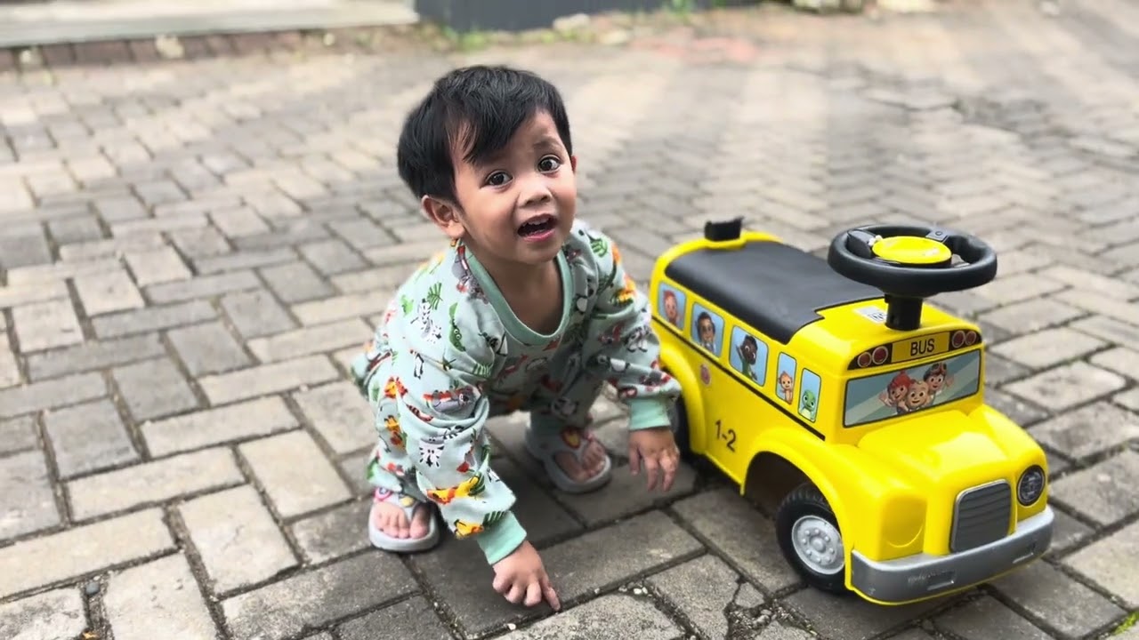 abang main di depan rumah guys🤩🏡