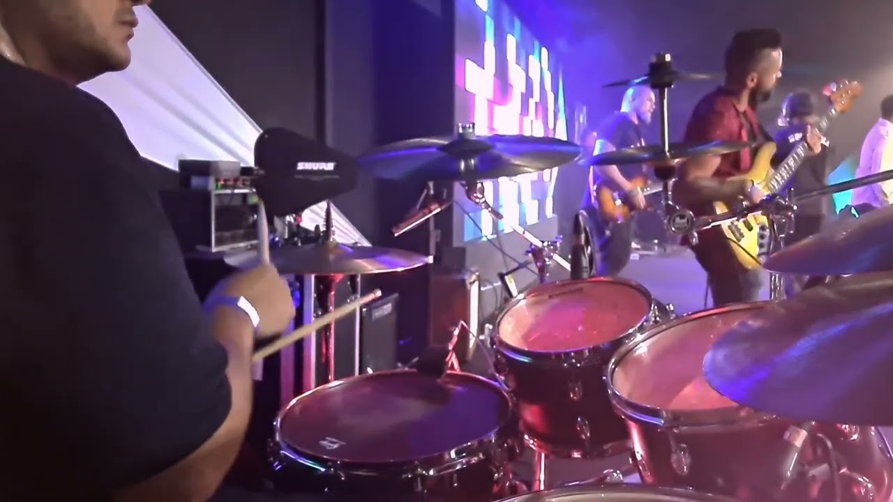 A energia acabou no meio do Groove 😅 ( Eli Soares e Banda)