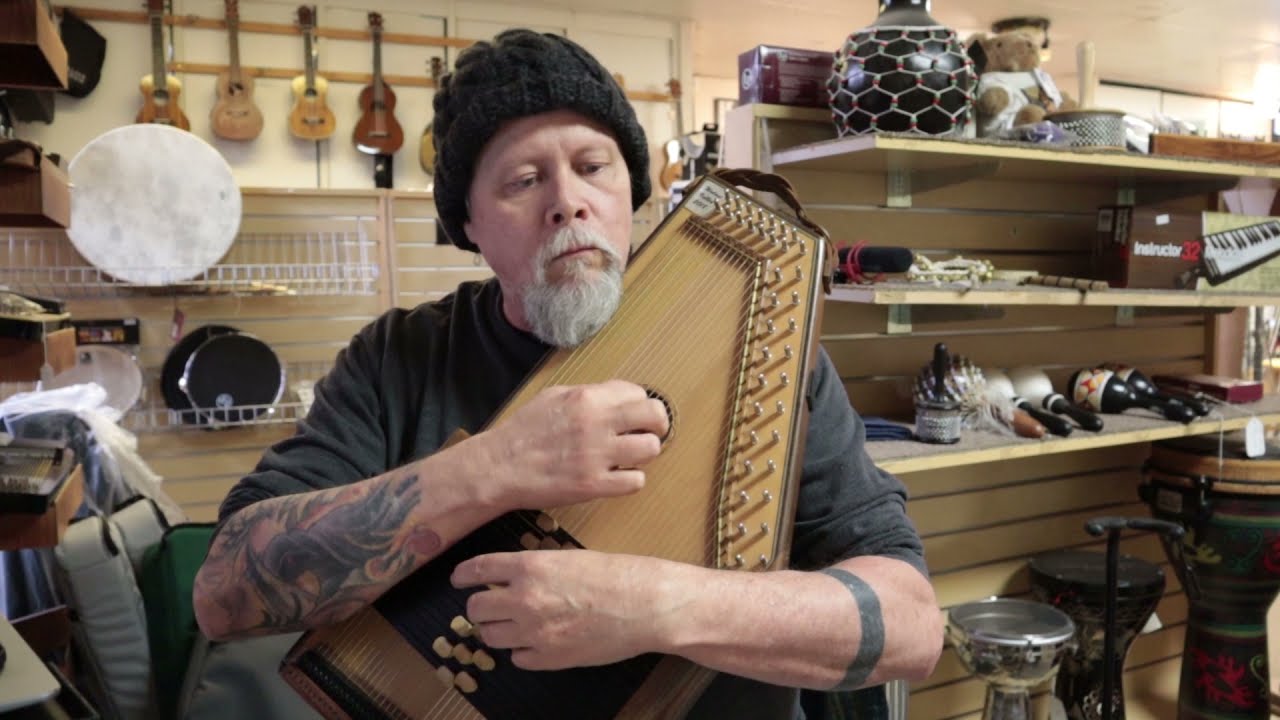 Noodling the Blues on 2 different Autoharps...which one?