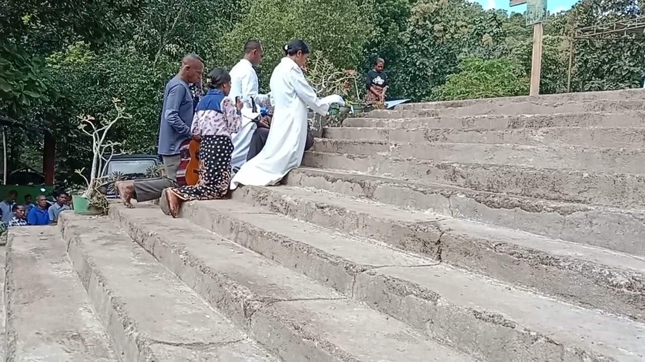 jalan salib jumat agung stasi lokomea