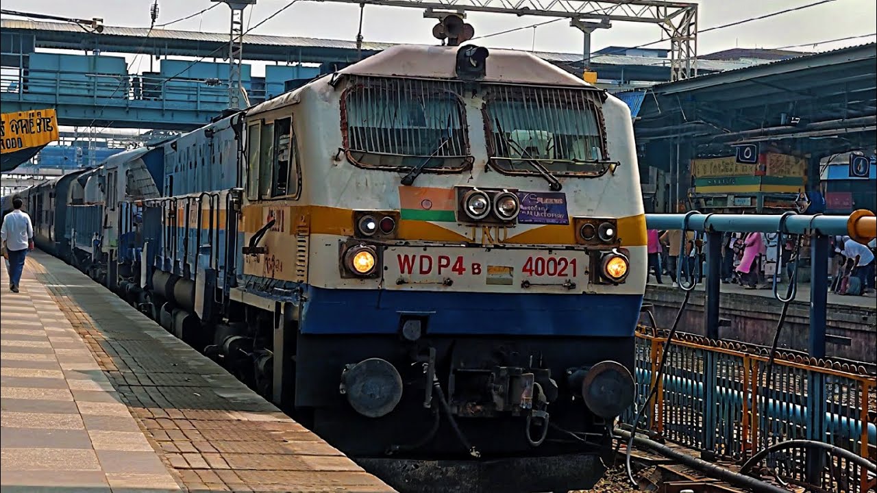 CSMT Delhi Safdarjung Maharaja Express Departing Vasai Road 