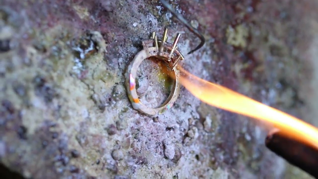 How its made; handgemaakte ring met 1 carat diamant