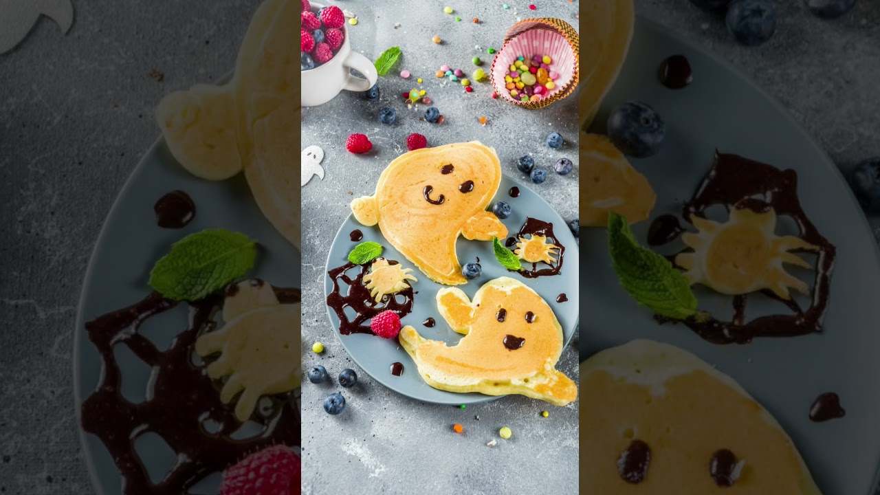 Cute and creative Halloween breakfast ideas from ghost pancakes to monster snoothies! #halloween