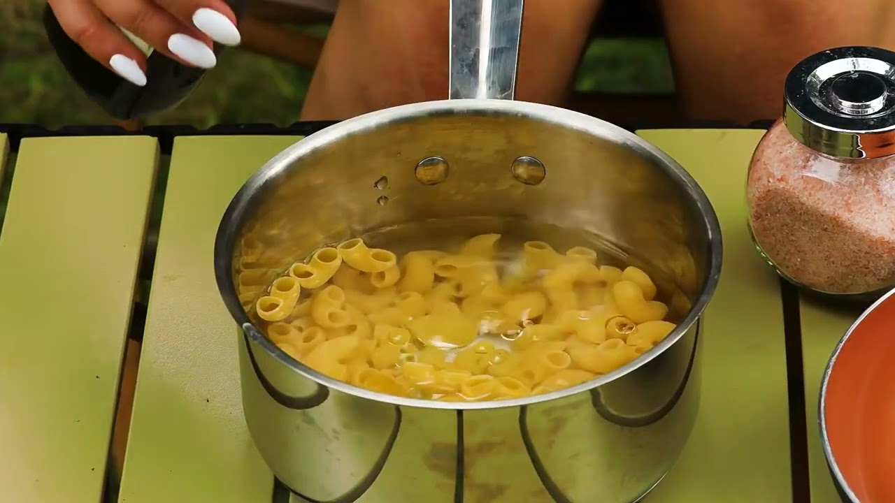 A foreign girl camps alone in the woods, cooking pasta. 24 hours Alone in Mountains 