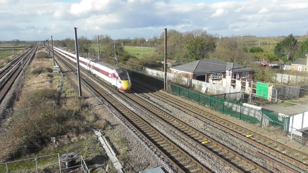 801202 (2 Tone) Roars Under Marholm Footbridge (22/02/2022)