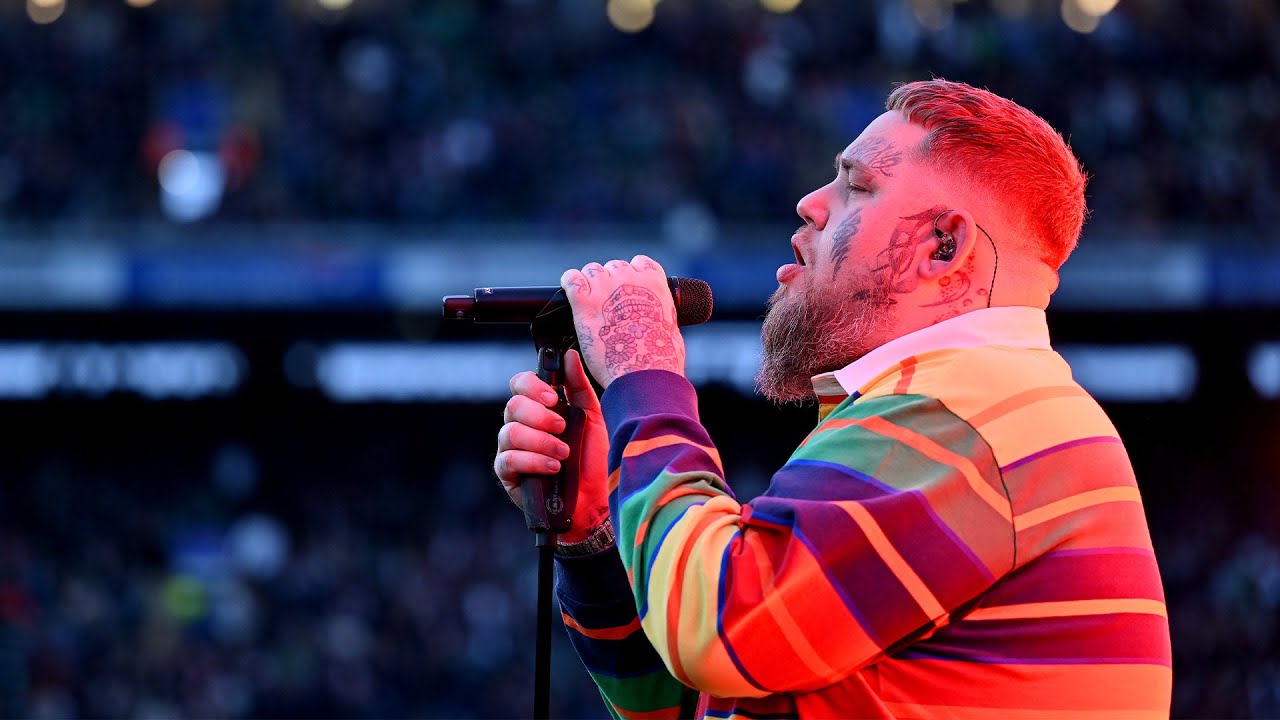 Rag'n'Bone Man performs at England v Ireland 🤩