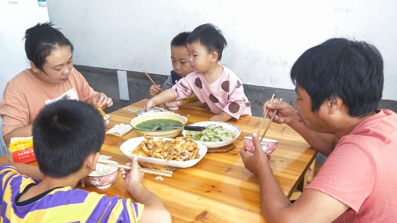 花15元買豆腐魚，媳婦炸一大盤，兒子說很好吃，成就感滿滿