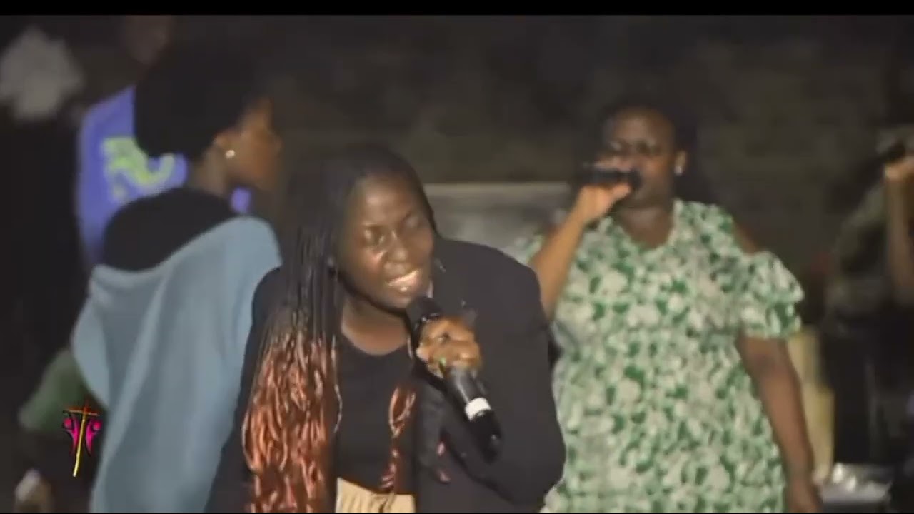 Worship moment with  Mildred  the worshiper #duet #worshipmusic #pastorwilsonbugembe 