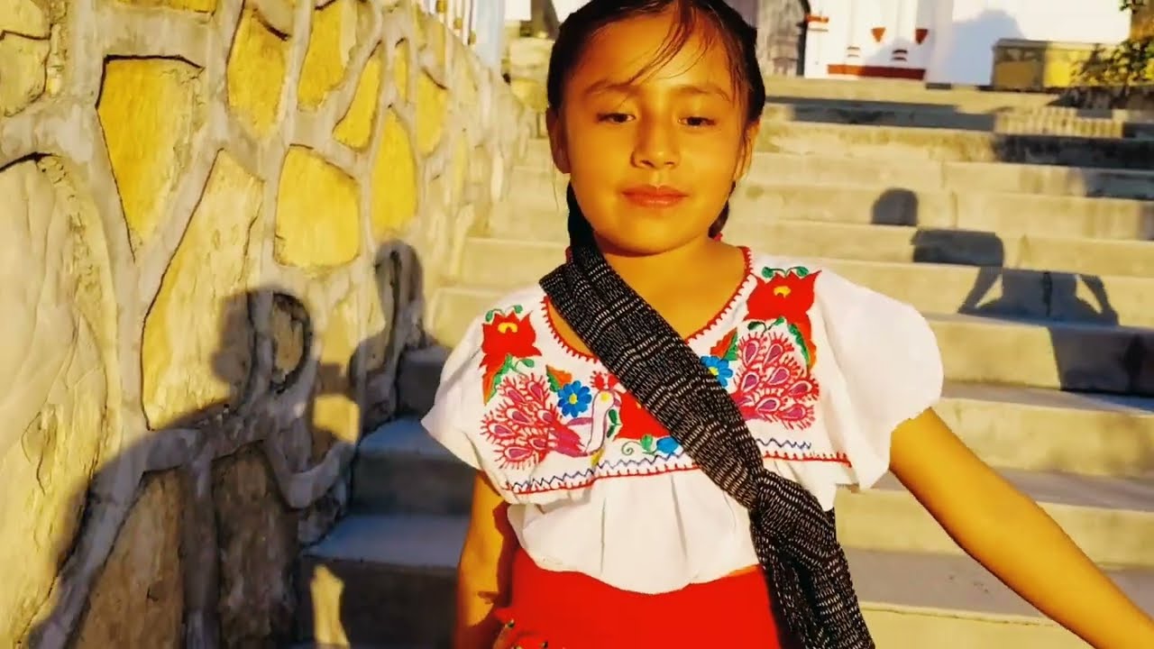 Mujer Bonita (Video Oficial)/Los Imponentes de Tierra Mixteca