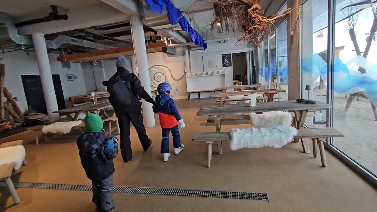 Skiwelt Söll: Lounge - Kinderbereich und Selbstversorgerbereich an der Gondelbergstation