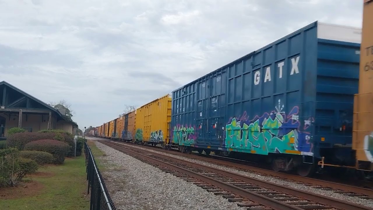 CSX MANIFEST HEADED SOUTHBOUND THRU KINGSTREE,S.C. AT ABOUT 70 MILES AN HOUR