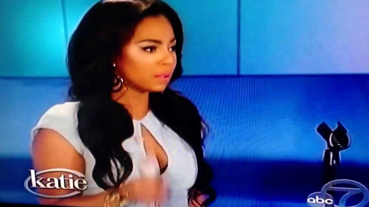 Ashanti performing 