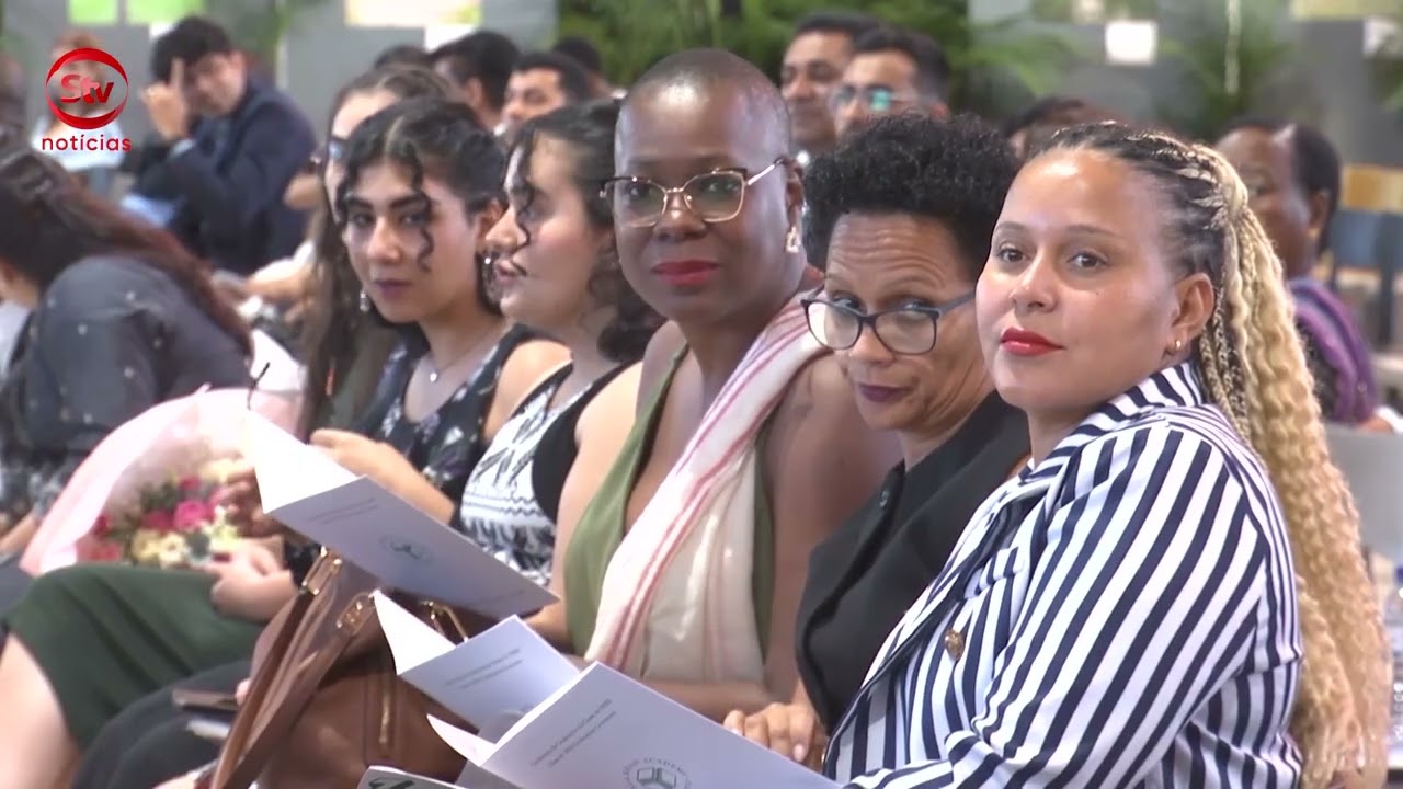 ACADEMIA AGA KHAN MAPUTO GRADUA 30 ESTUDANTES