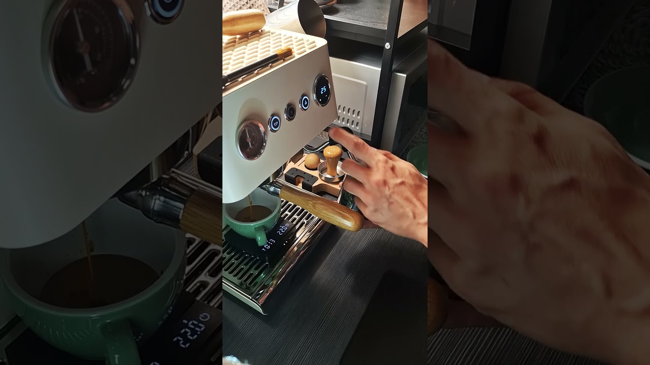Cappuccino k&eacute;sz&iacute;t&eacute;s az AVX DB1 Pro-val
