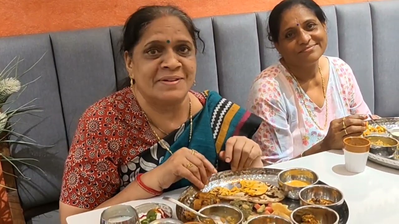 બેસનના ગટ્ટાનું શાક # દહીં વડા # hotel in motera # ફ્રેડ સાથેની મોજ 