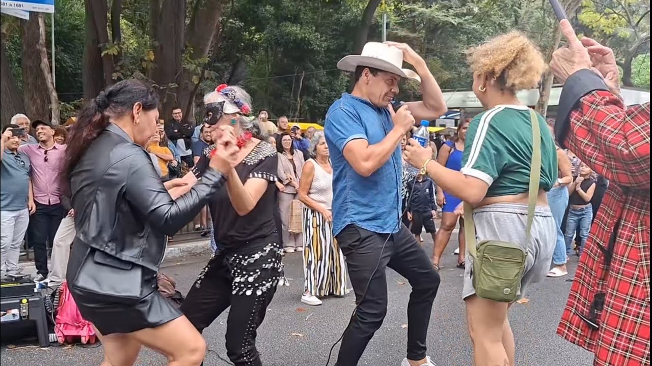 O CANTOR ANDRÉ LUIZ LEVA AS MULHER DA AVENIDA PAULISTA AO DELÍRIO DANÇANDO FORRÓ 