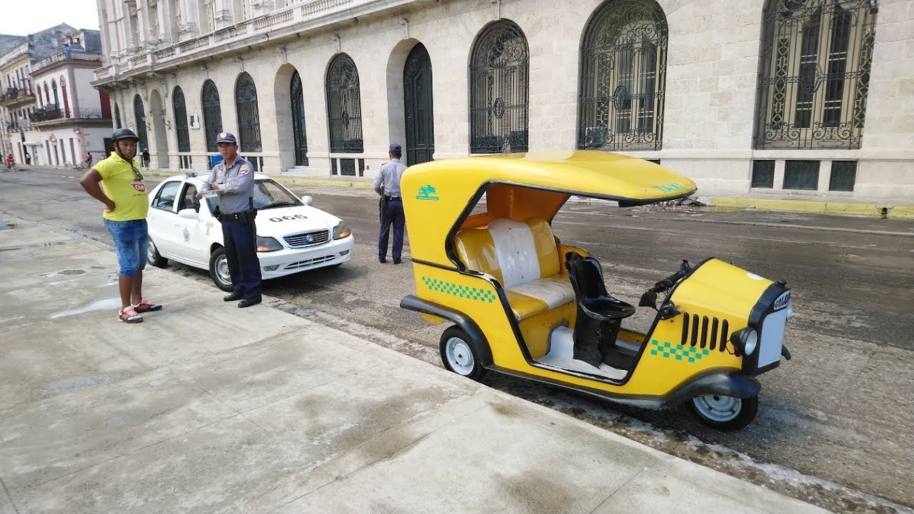 Cuban Police Stops our Moto Riksha Taxi