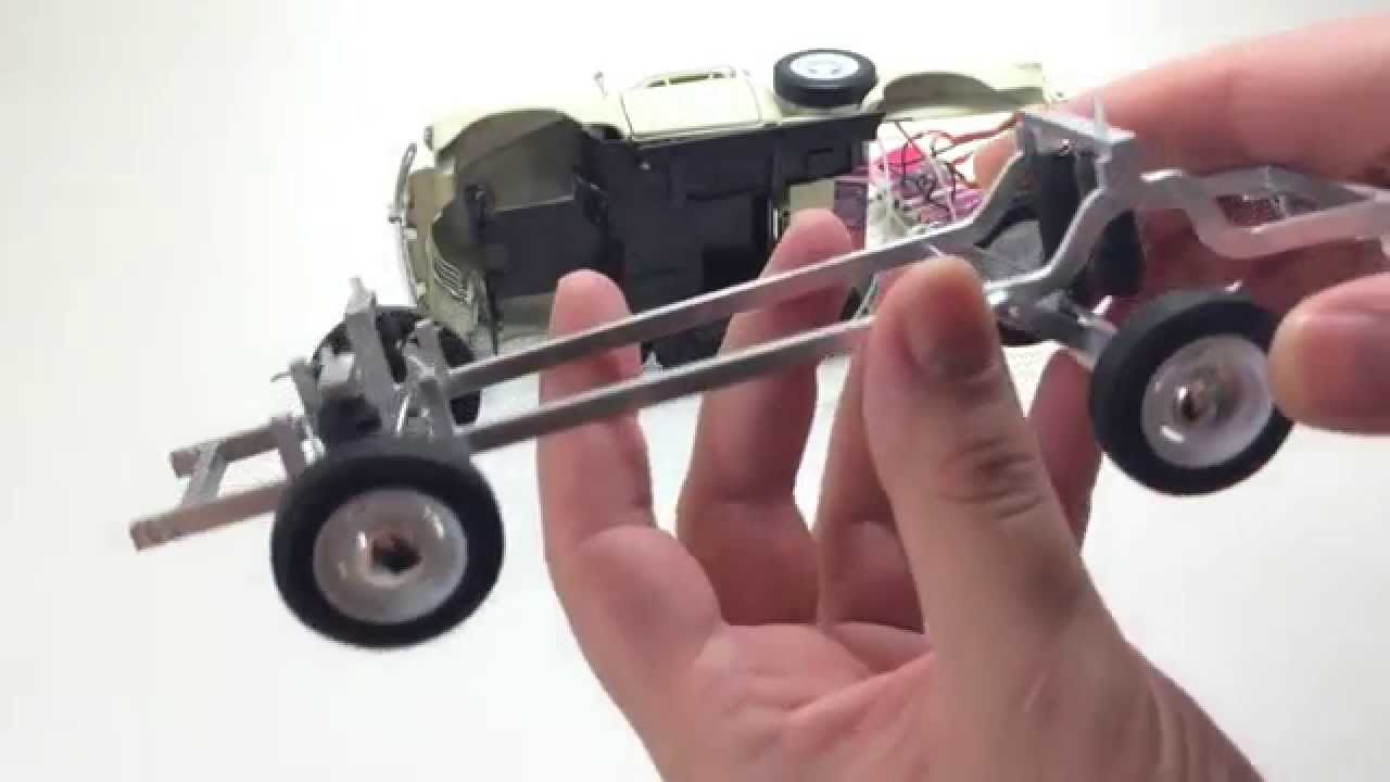 Real air bagged diecast scale 1/24 model truck - Disassembly