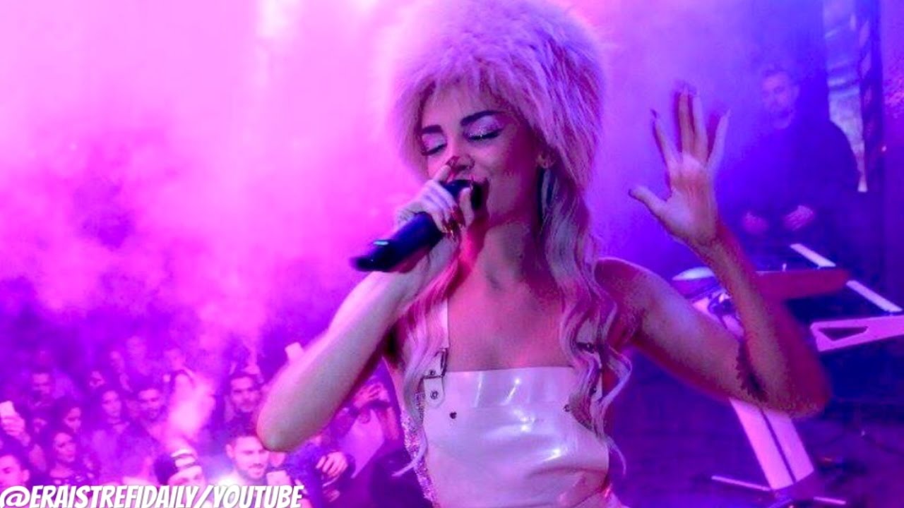 Era istrefi - Performs E Dehun/Mani Per Money at 