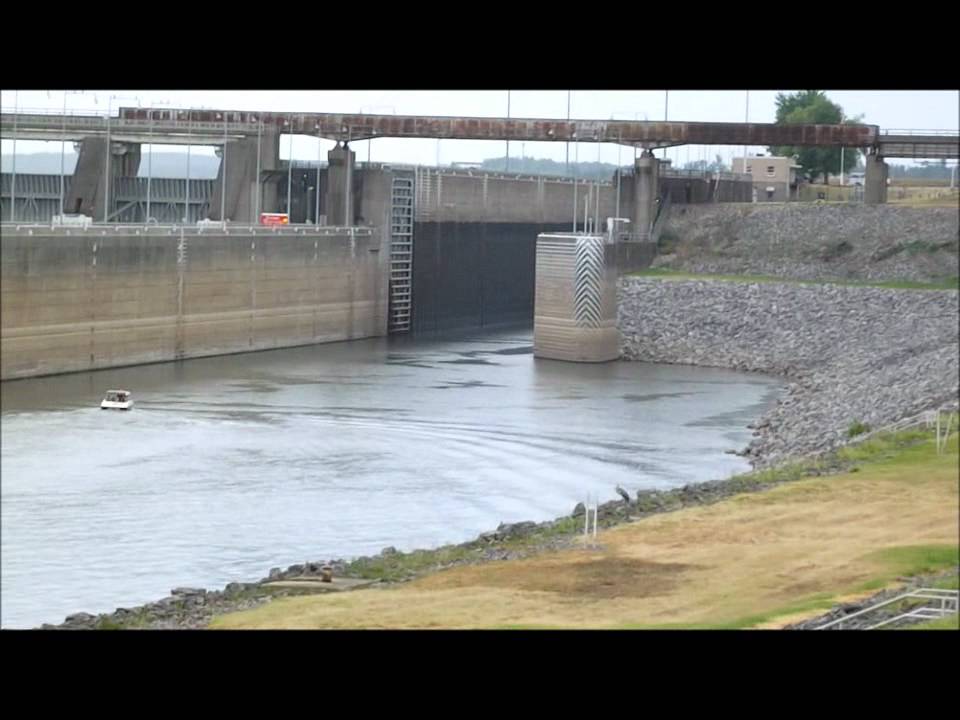THE CUMBERLAND RIVER MEETS THE BARKLEY DAM - GRAND RIVERS KENTUCKY