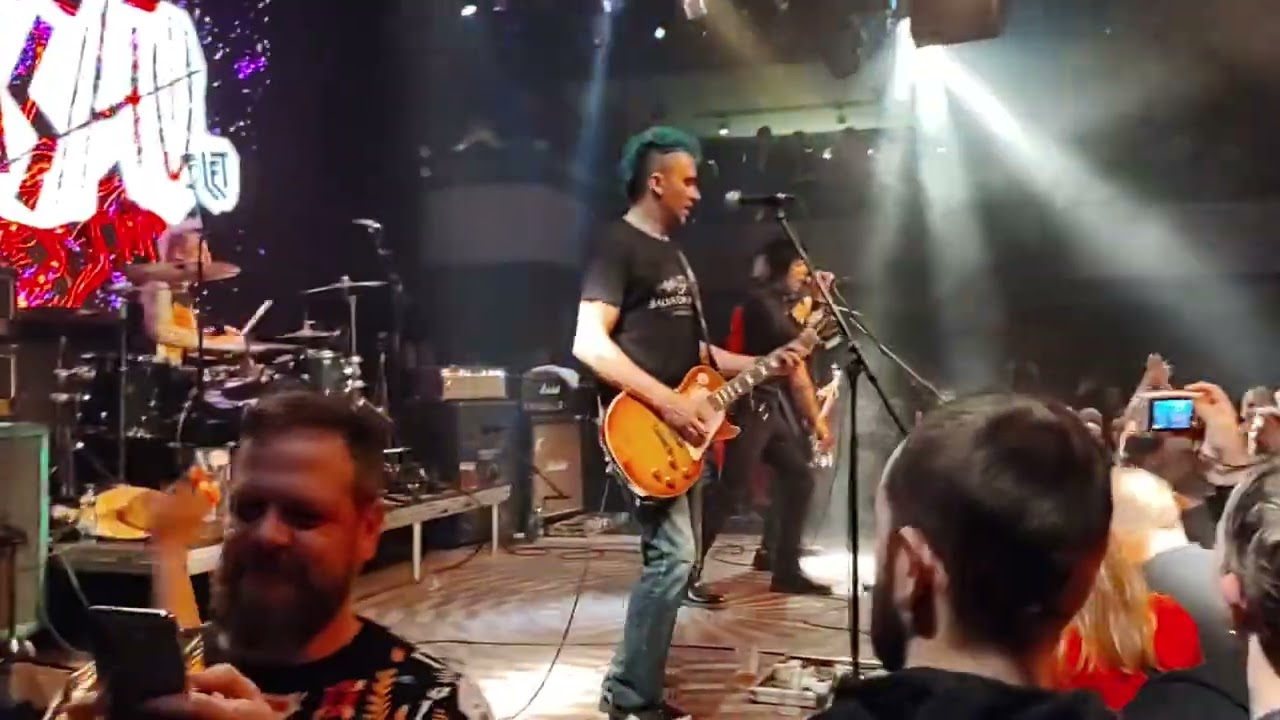 Plexis 40 - Duch v láhvi