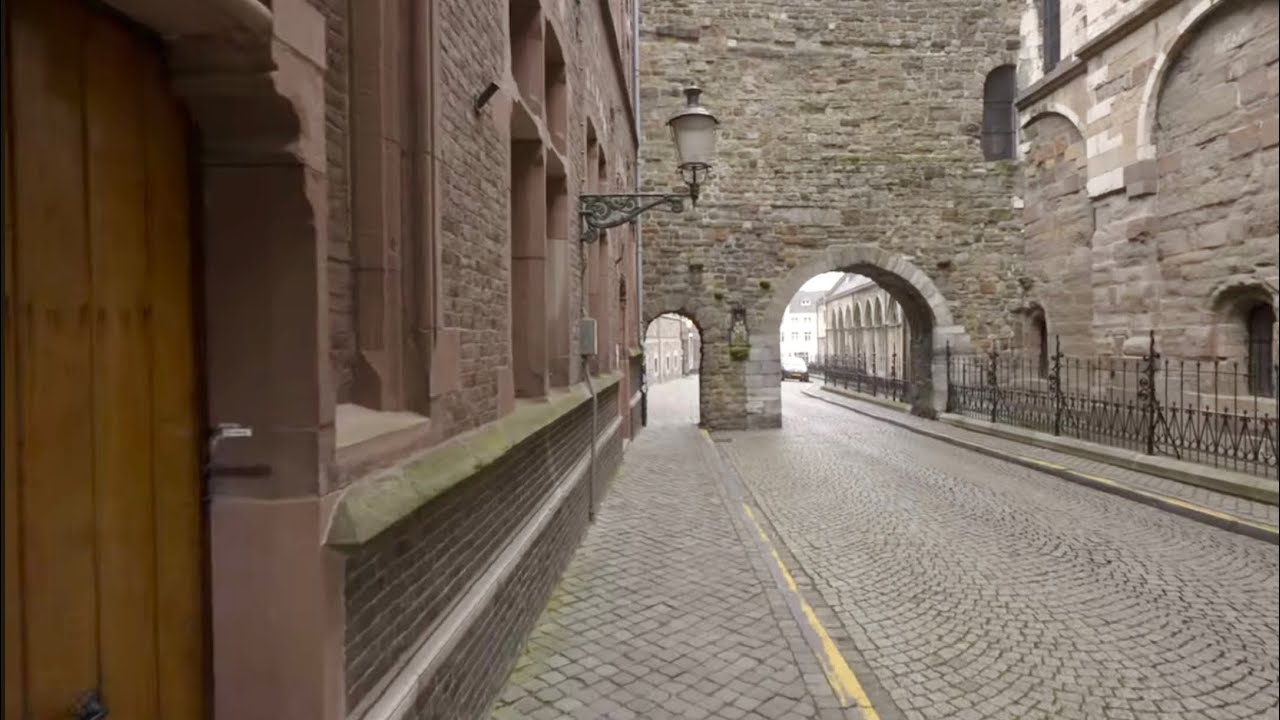 Walkthrough Maastricht on a cloudy winter morning. Maas river, Vrijhof and more.