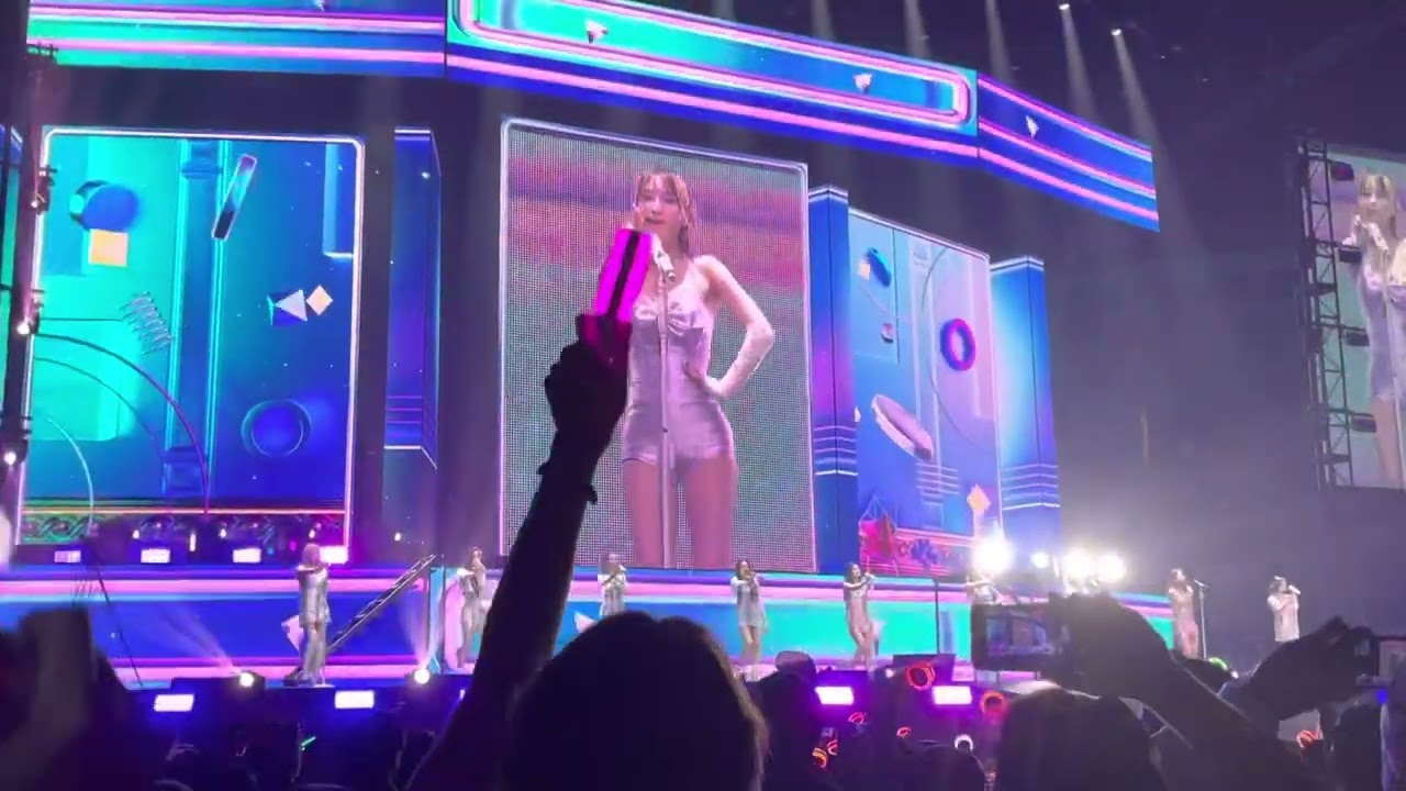 Twice - Moonlight (Live in Oakland)