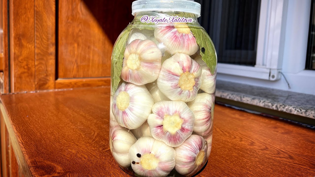Qış tədarükü təzə sarımsaq turşusu.Sarmısak turşusu yapımı.Как мариновать чеснока?Garlic pickle.