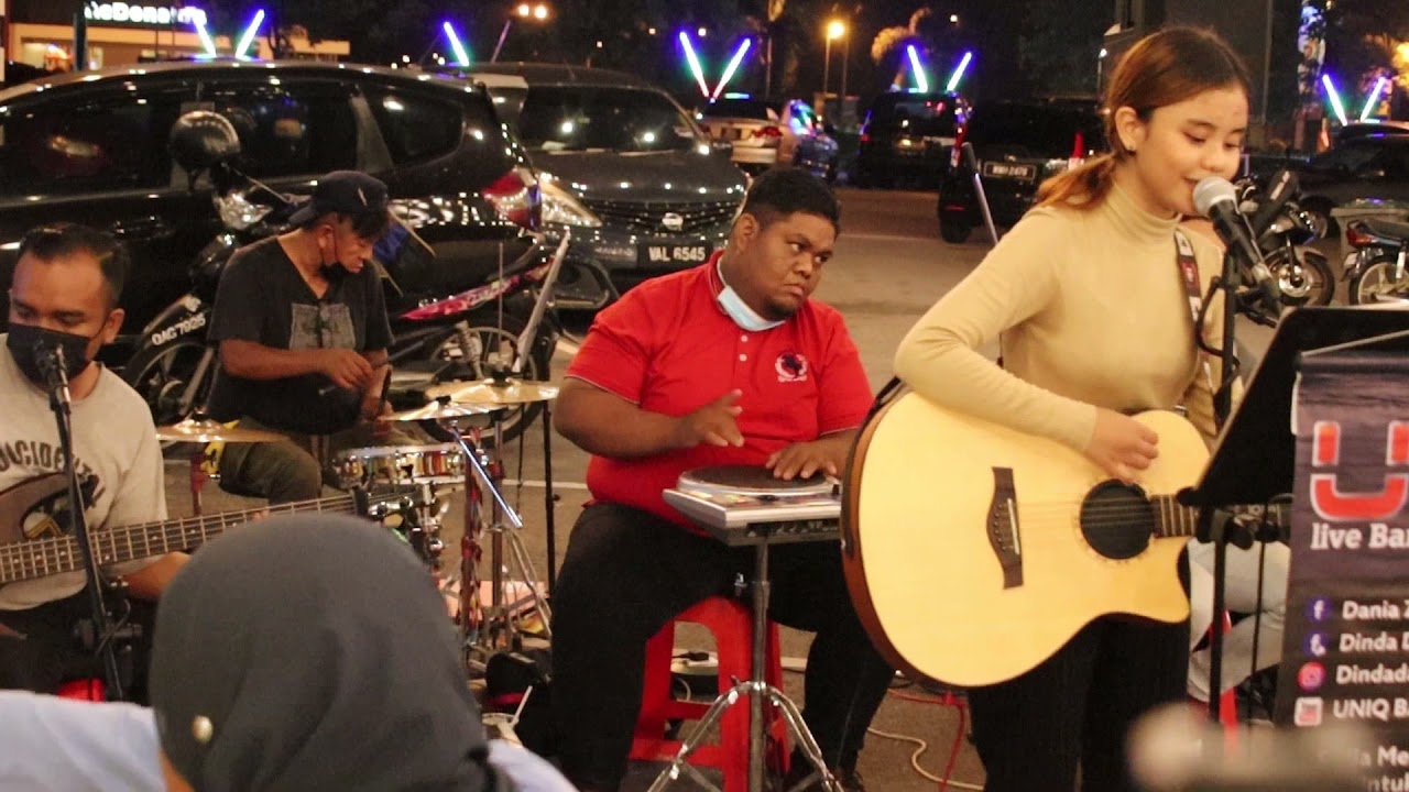 Ternyata gadis genit ini boleh main gitar... Dinda Dania - Aku Anak Kampung
