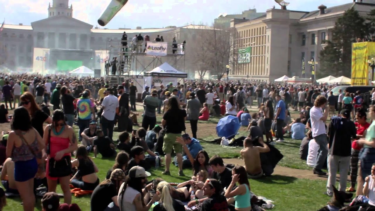 At 420 Rally Denver the hot4pot girls report live at 4:20 p.m. #Denver420 #hot4pot