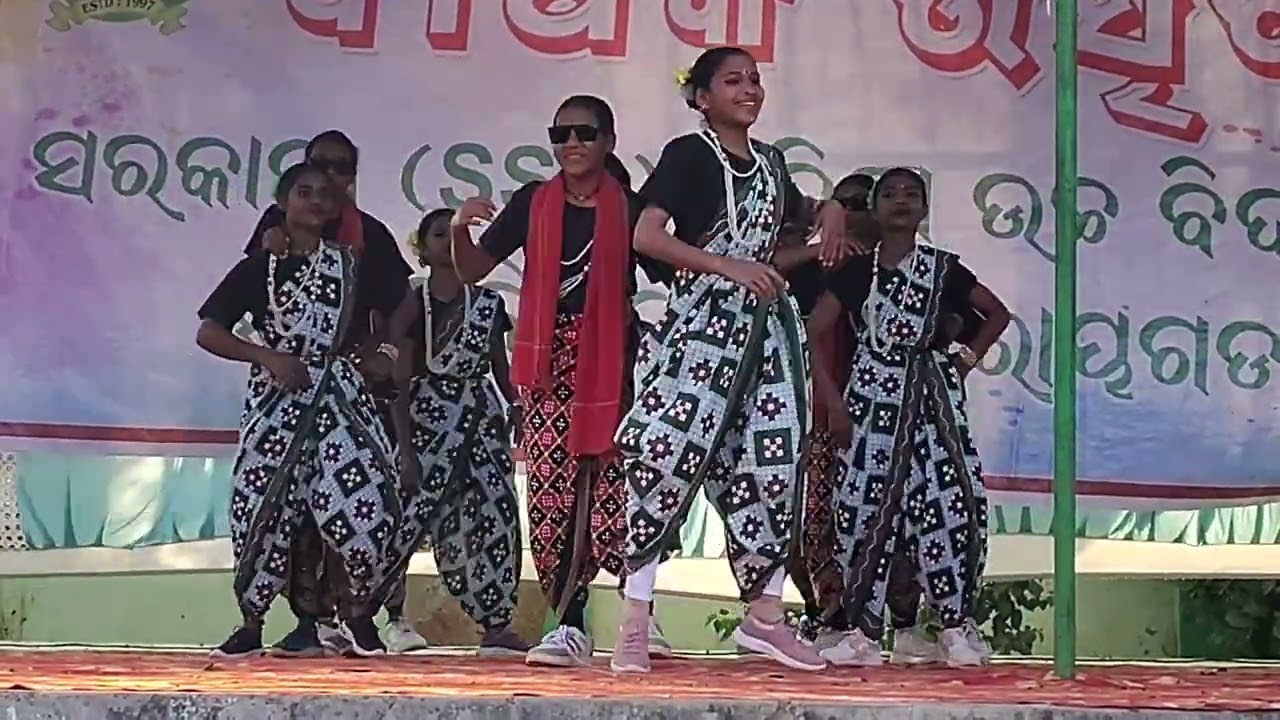 Sambalpuri Remix Dance Performance by Class 8th girls @Annual Function 2025-26 