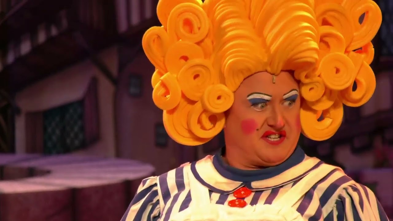 Snow White at Thameside Theatre, Grays | Panto 2024 🍎