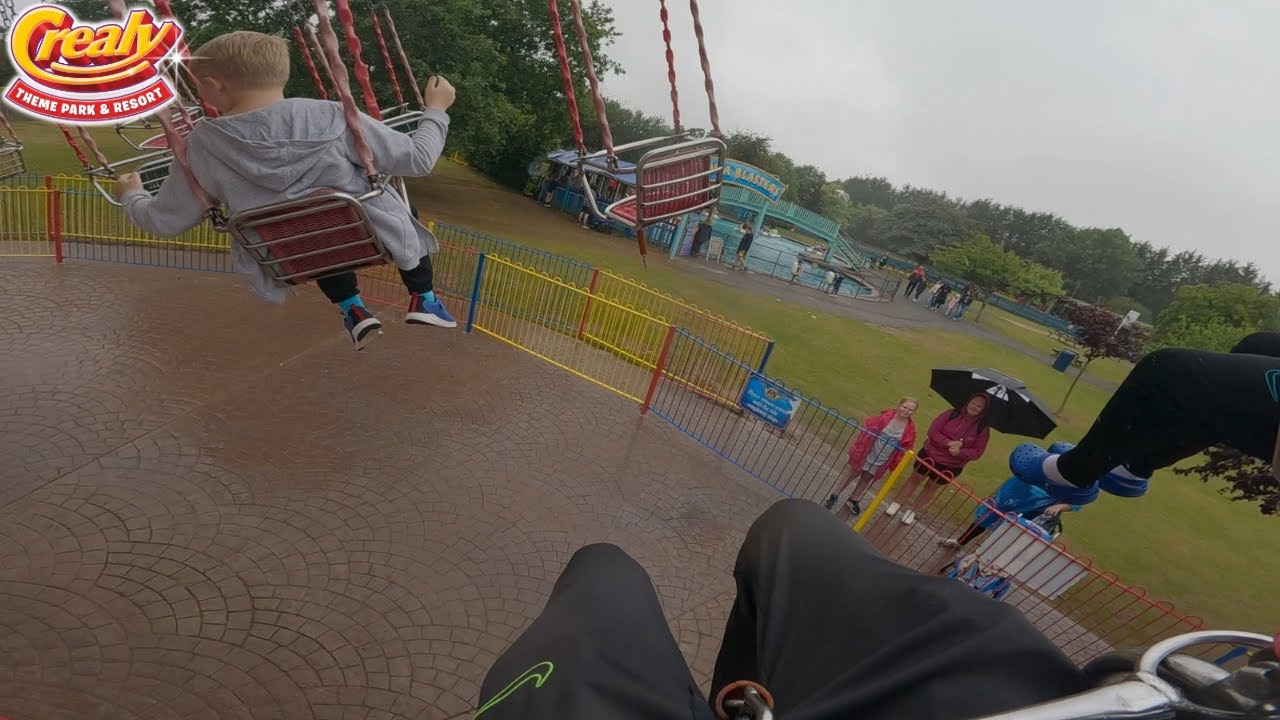 Flying machine on ride POV Crealy 