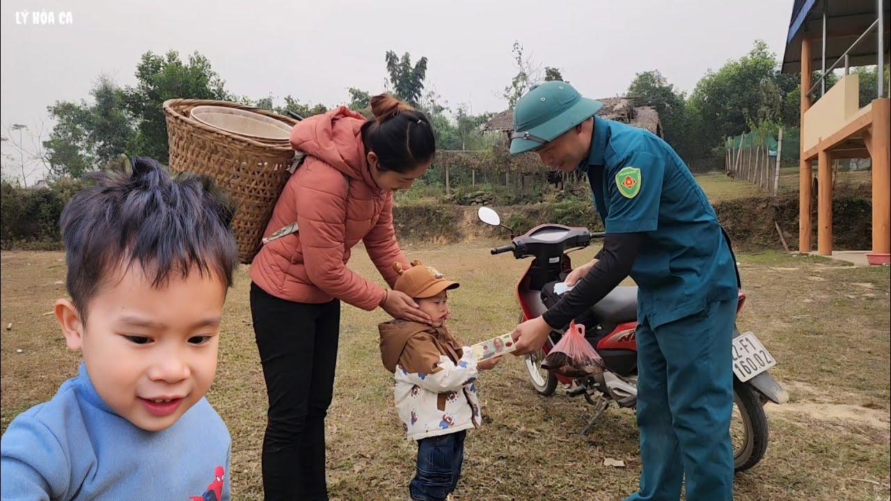 Single mother catches fish in the stream, takes care of vegetables - Single mother's life