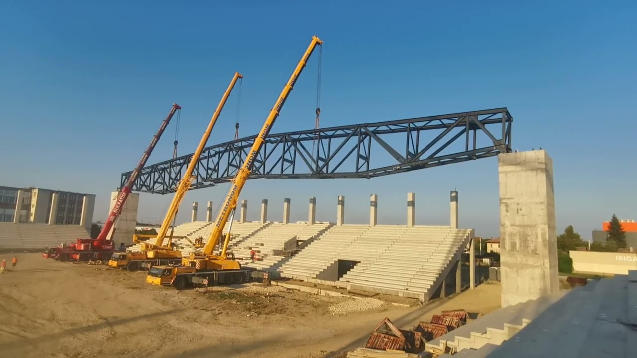 Avanseaza lucrările la stadionul de 10.000 de locuri din Timișoara. Se montează grinzile de acoperiș